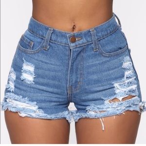 Fashion Nova Gonna Love Me Distressed Shorts Size 13 NWT